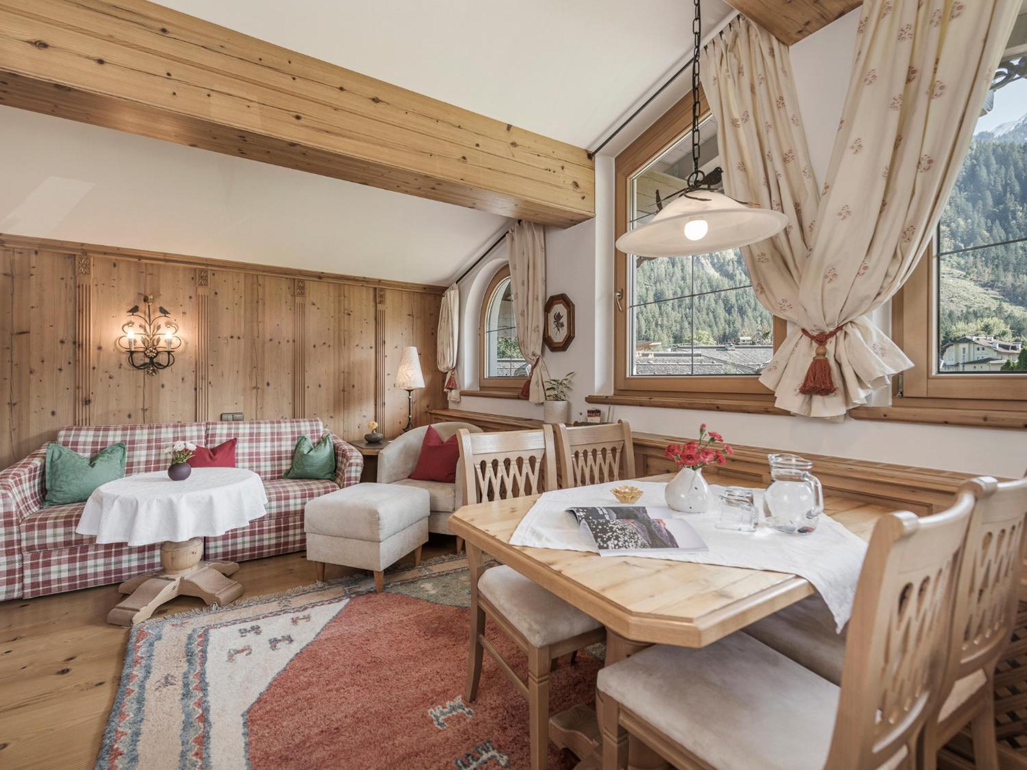 Apparthotel "Landhaus Veronika" Mayrhofen Exterior foto