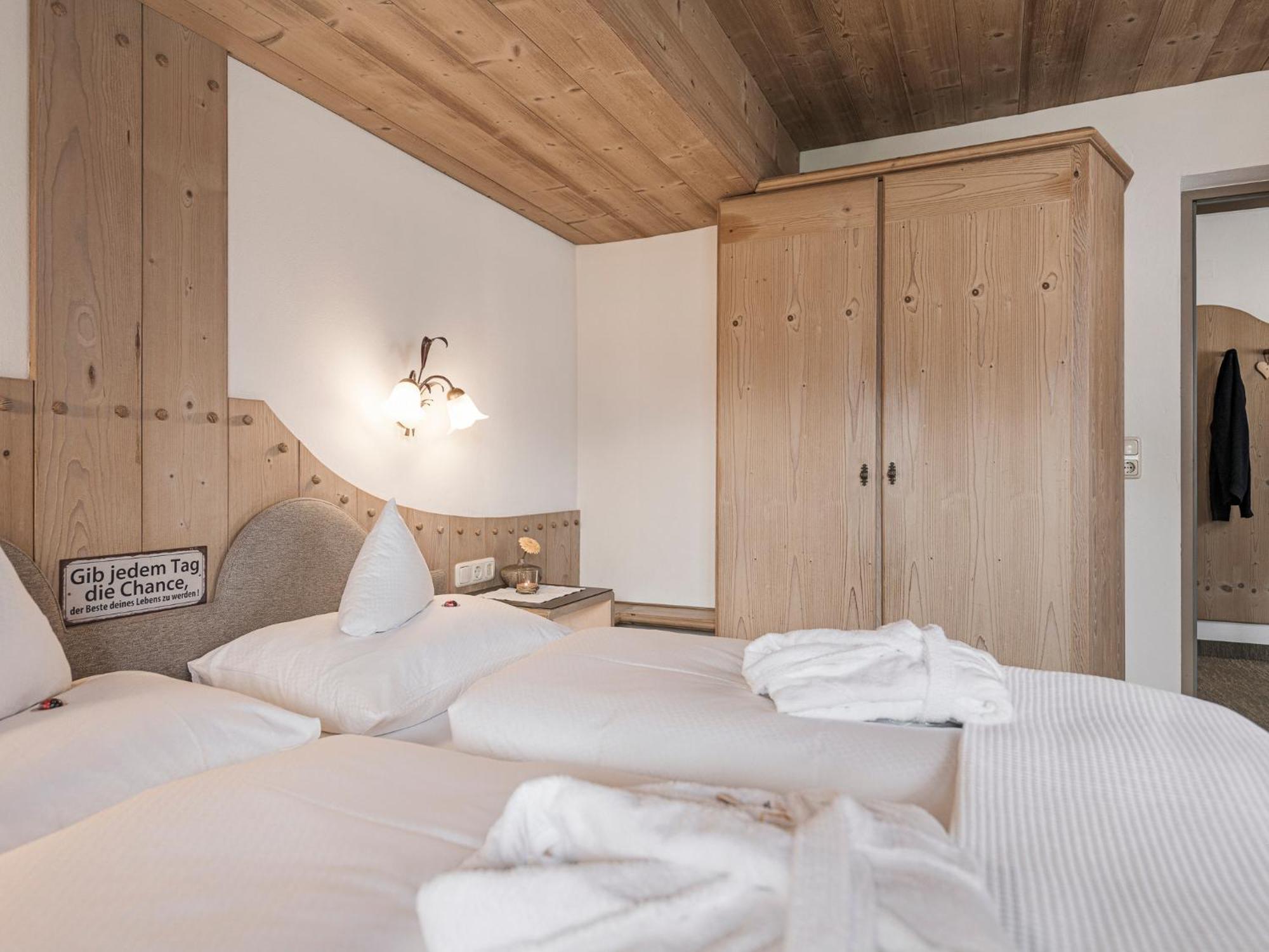 Apparthotel "Landhaus Veronika" Mayrhofen Exterior foto