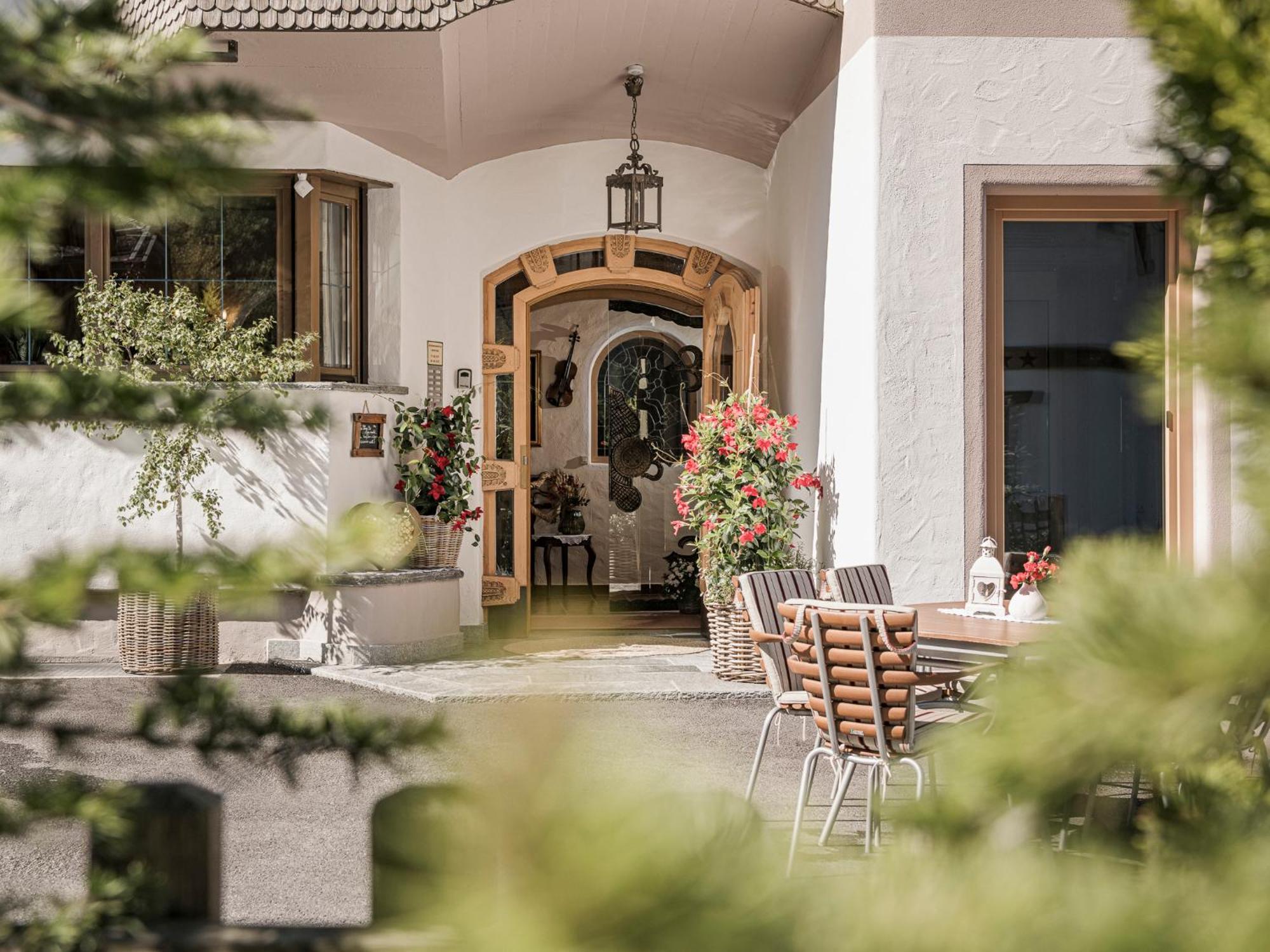 Apparthotel "Landhaus Veronika" Mayrhofen Exterior foto