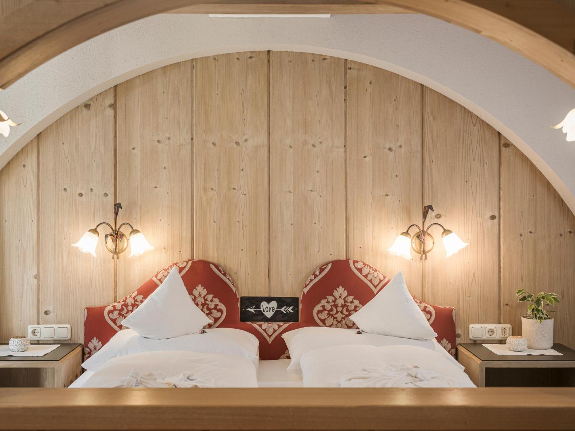 Apparthotel "Landhaus Veronika" Mayrhofen Exterior foto
